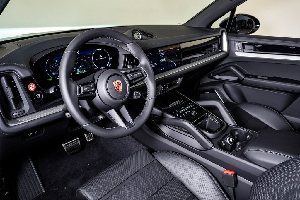 2026 Porsche Cayenne S E-Hybrid photo 4