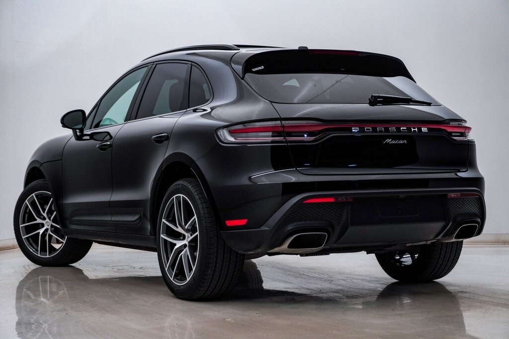 2025 Porsche Macan T photo 3