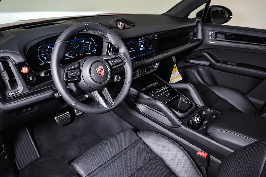 2026 Porsche Cayenne GTS photo 4