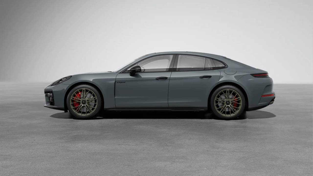 2026 Porsche Panamera Turbo E-Hybrid photo 2