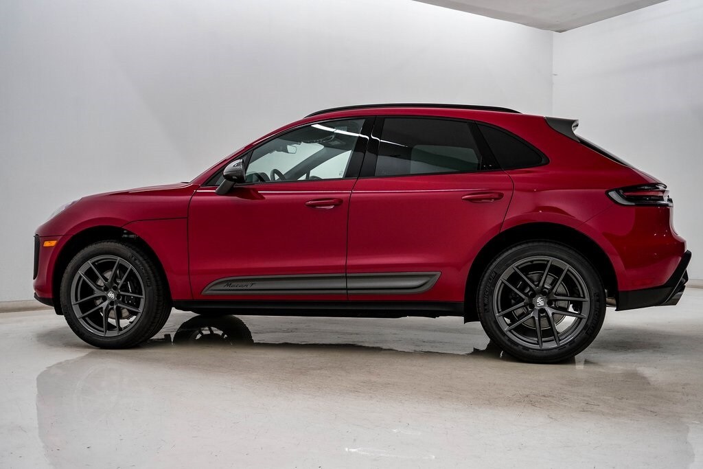 2026 Porsche Macan T photo 2