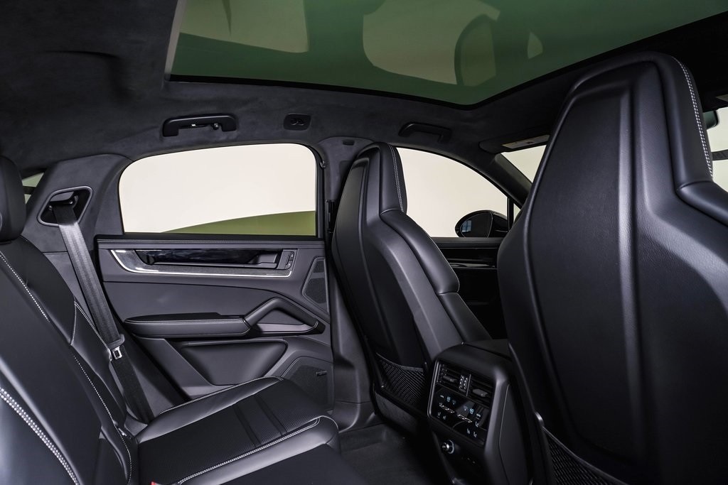 2025 Porsche Cayenne Coup Turbo E-Hybrid - Photo 16