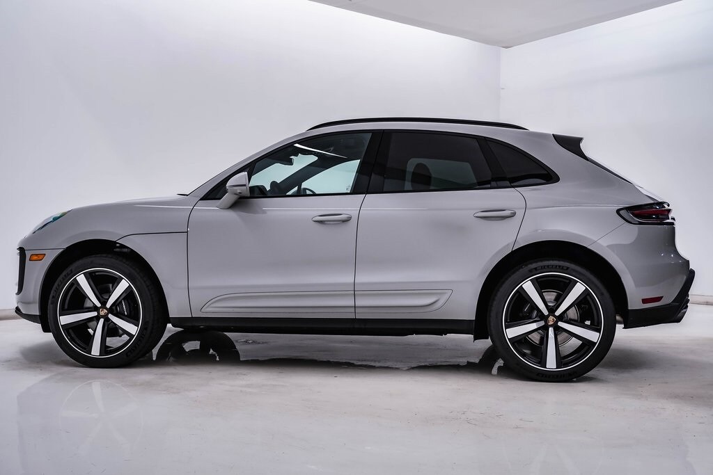 2026 Porsche Macan T photo 2