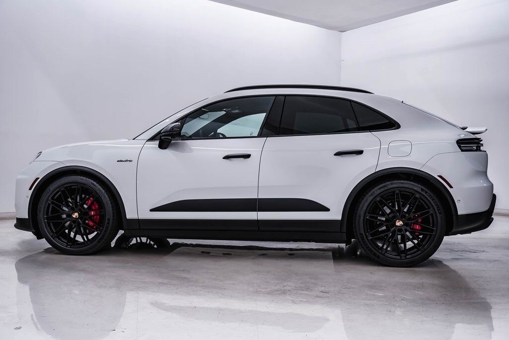 2025 Porsche Macan Electric photo 2