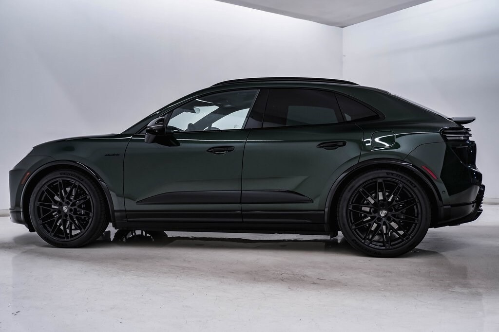 2025 Porsche Macan Turbo Electric photo 2