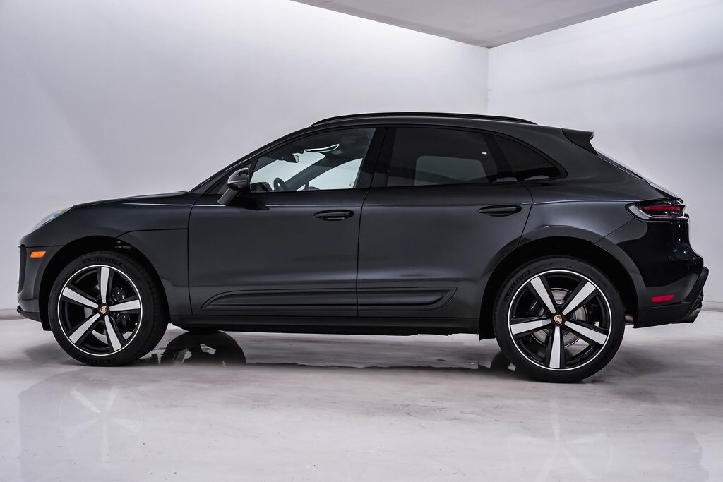 2026 Porsche Macan T photo 2