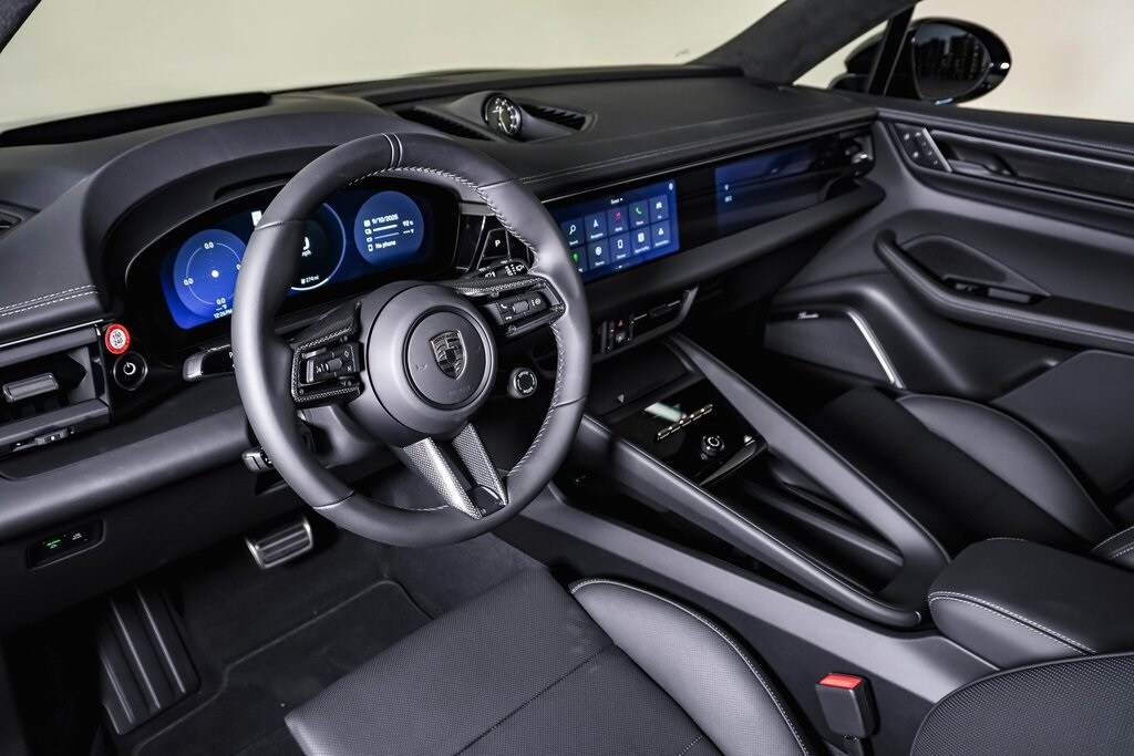 2025 Porsche Macan Turbo Electric photo 4
