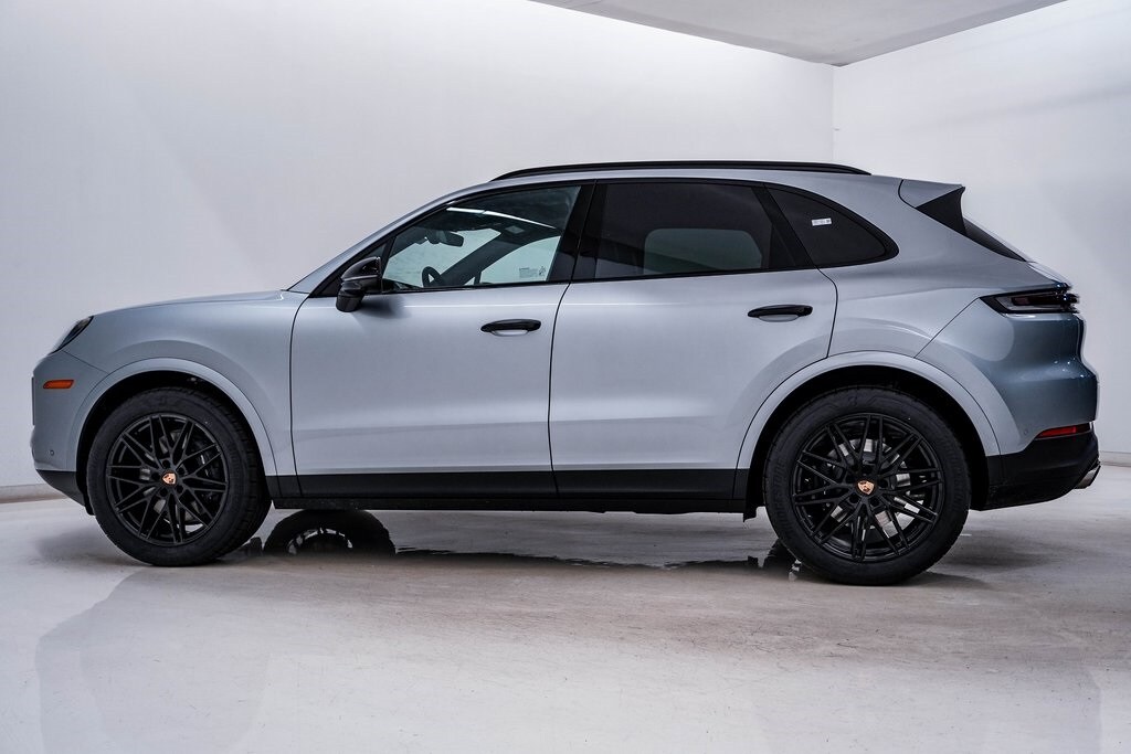 2026 Porsche Cayenne photo 2