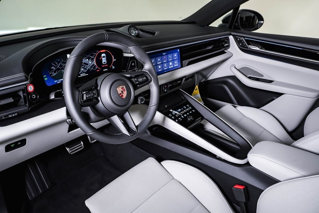 2025 Porsche Macan Electric photo 4