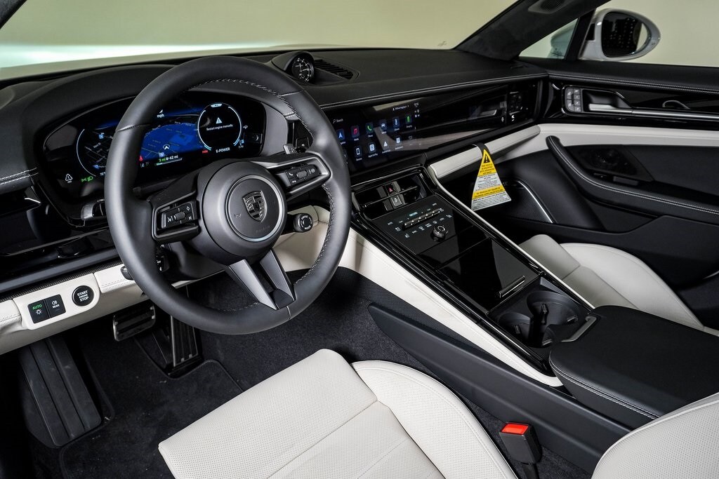 2026 Porsche Panamera Turbo E-Hybrid photo 4