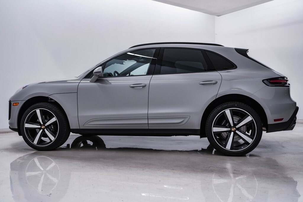 2026 Porsche Macan T photo 2
