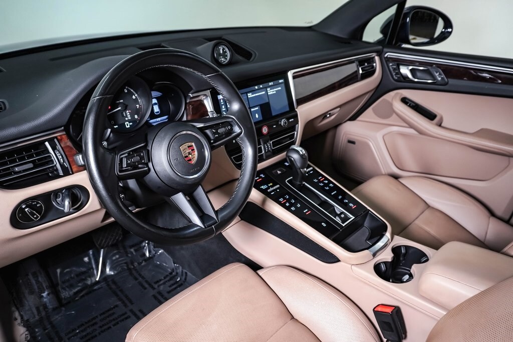 2023 Porsche Macan T photo 4