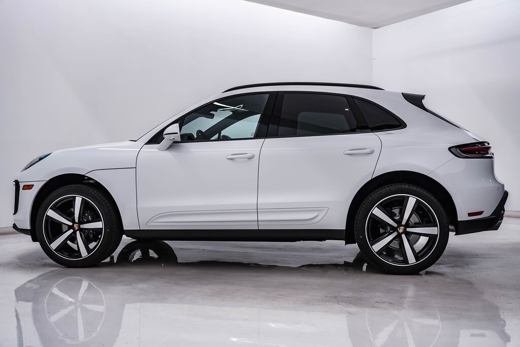 2026 Porsche Macan T photo 2