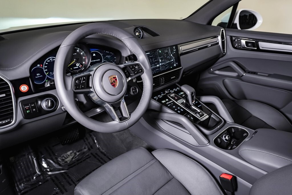 2023 Porsche Cayenne E-Hybrid Platinum Edition photo 4