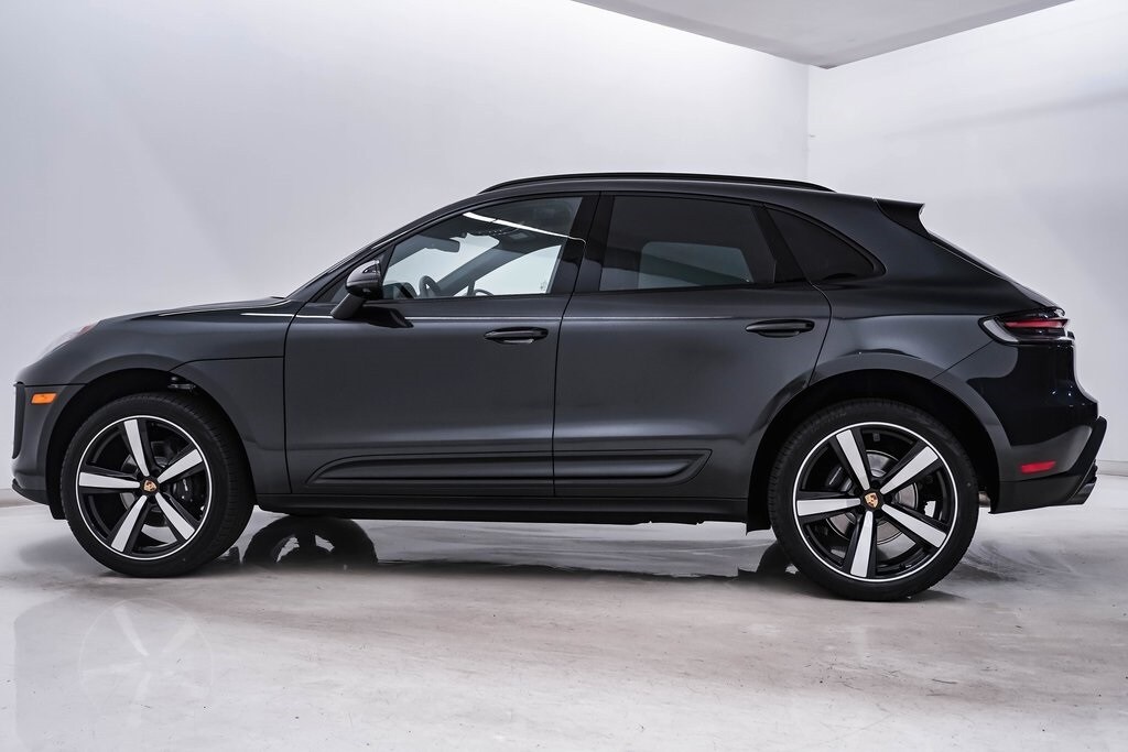 2026 Porsche Macan T photo 2