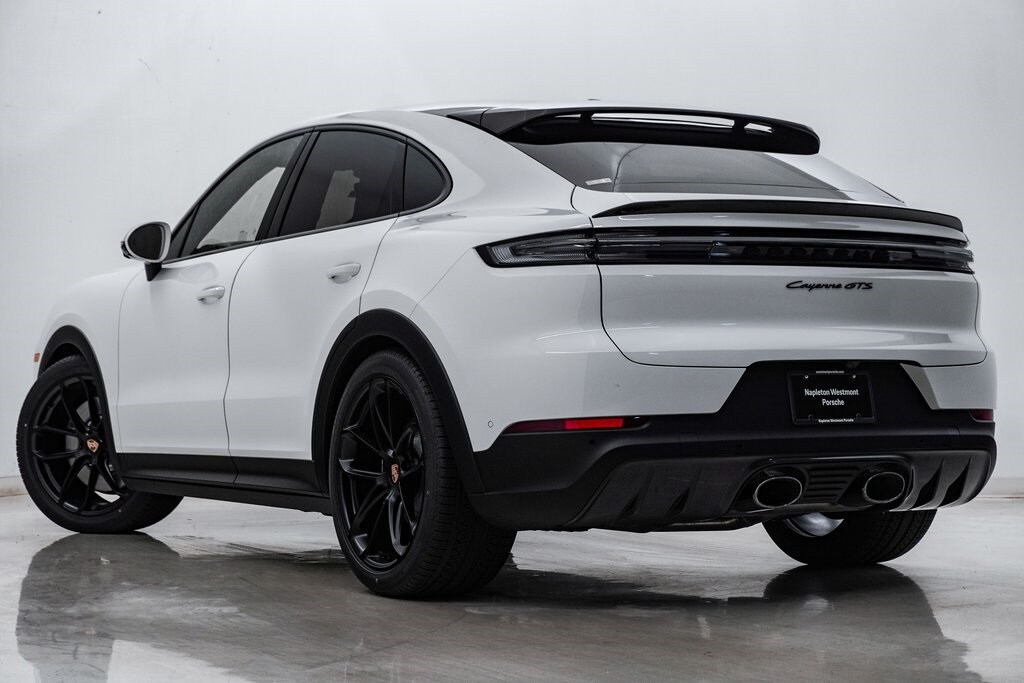 2025 Porsche Cayenne GTS Coupe photo 3
