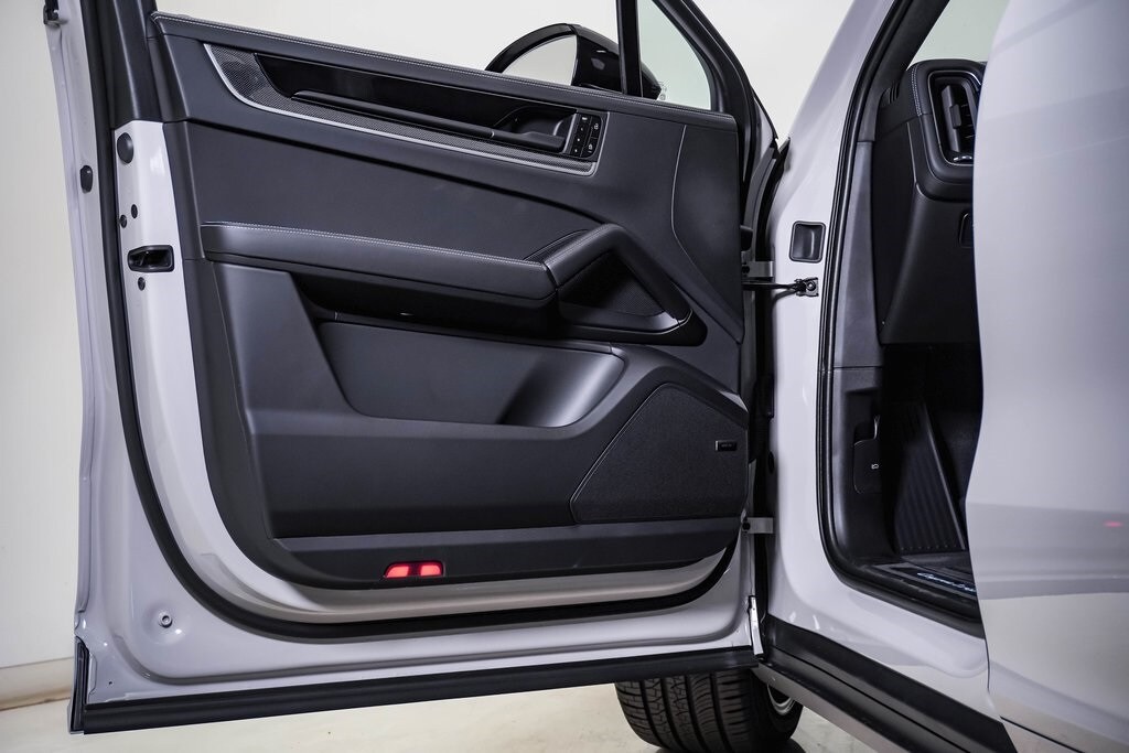 2025 Porsche Cayenne Coup Turbo E-Hybrid - Photo 25