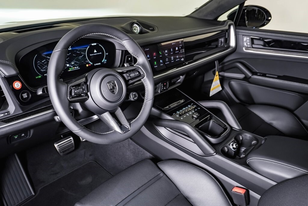 2025 Porsche Cayenne Turbo E-Hybrid Coupe photo 4