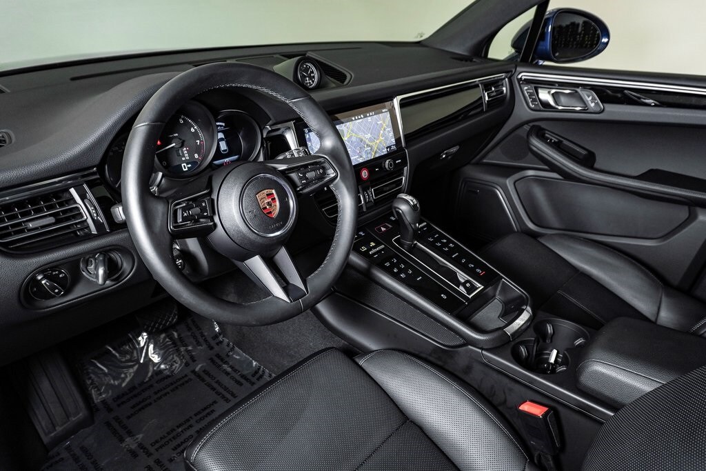 2025 Porsche Macan photo 4