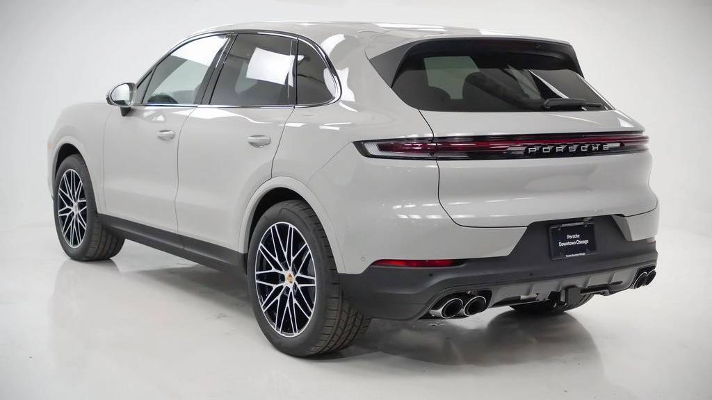 2025 Porsche Cayenne photo 2