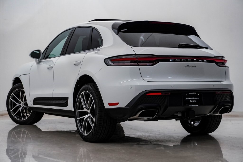 2026 Porsche Macan T photo 3