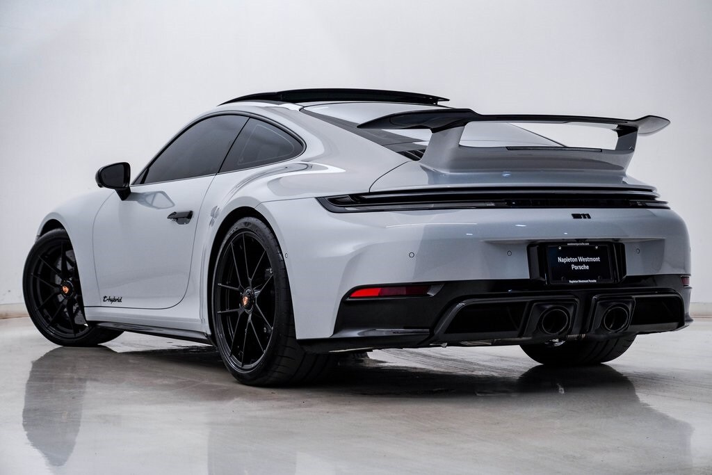 2025 Porsche 911 4 GTS photo 3