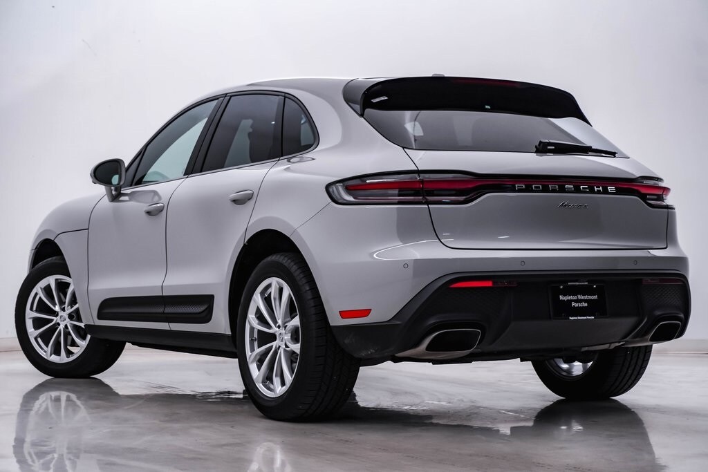 2025 Porsche Macan photo 3