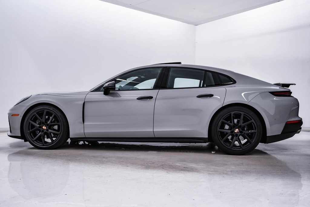 2025 Porsche Panamera 4 photo 2