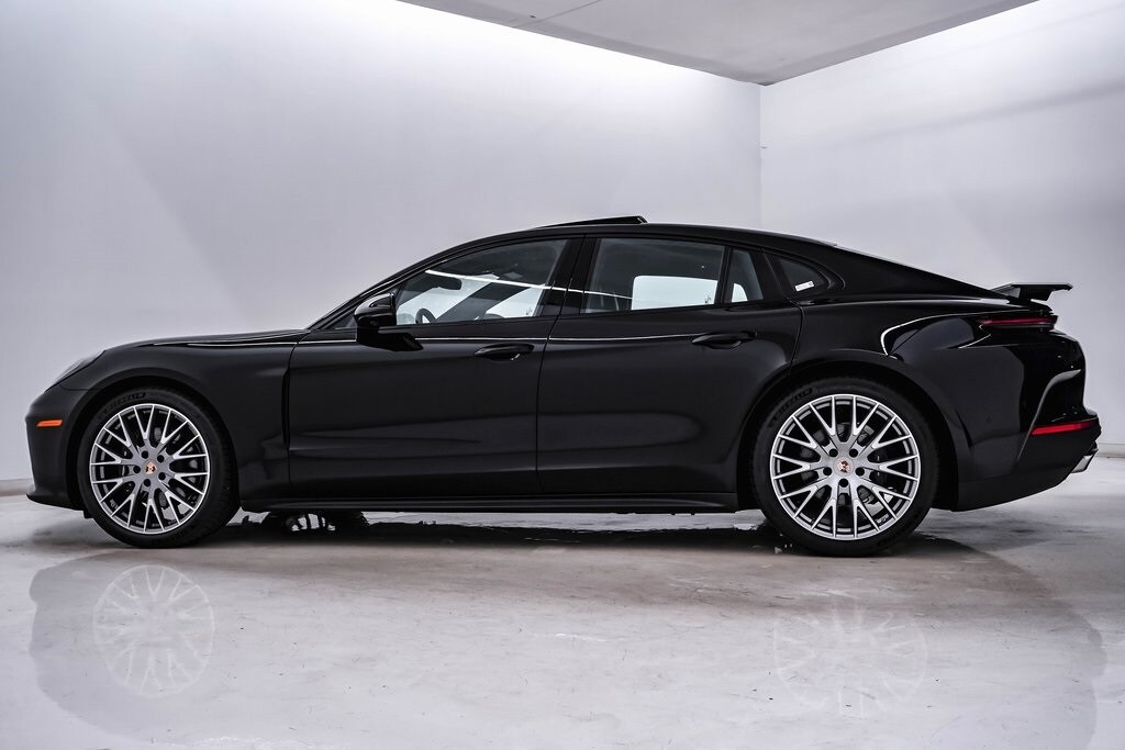 2025 Porsche Panamera 4 photo 2