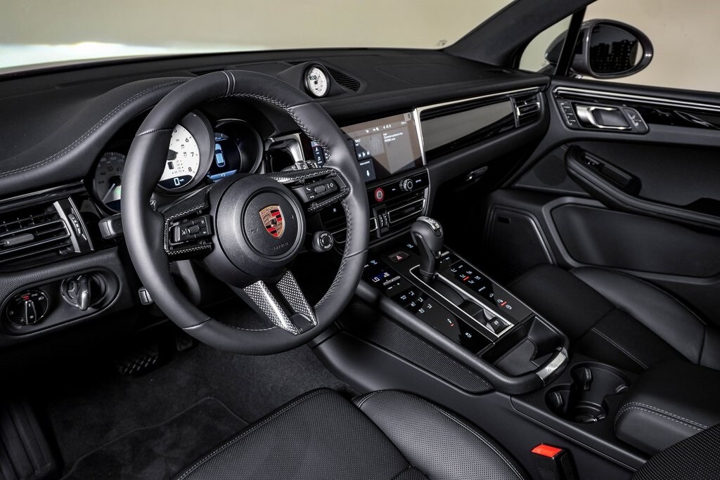 2026 Porsche Macan T photo 4