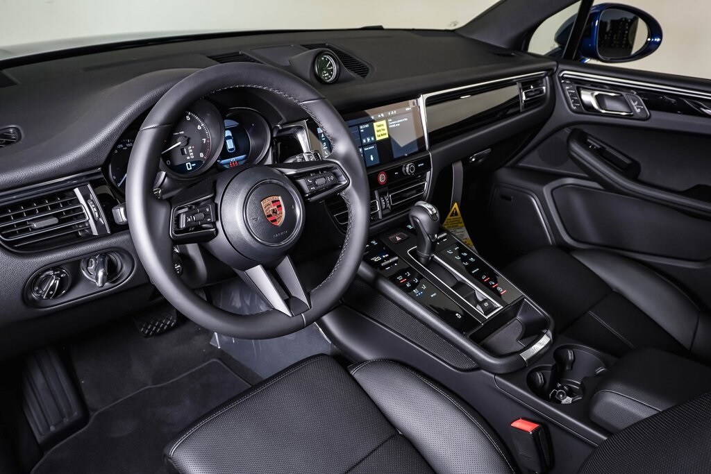 2026 Porsche Macan T photo 4