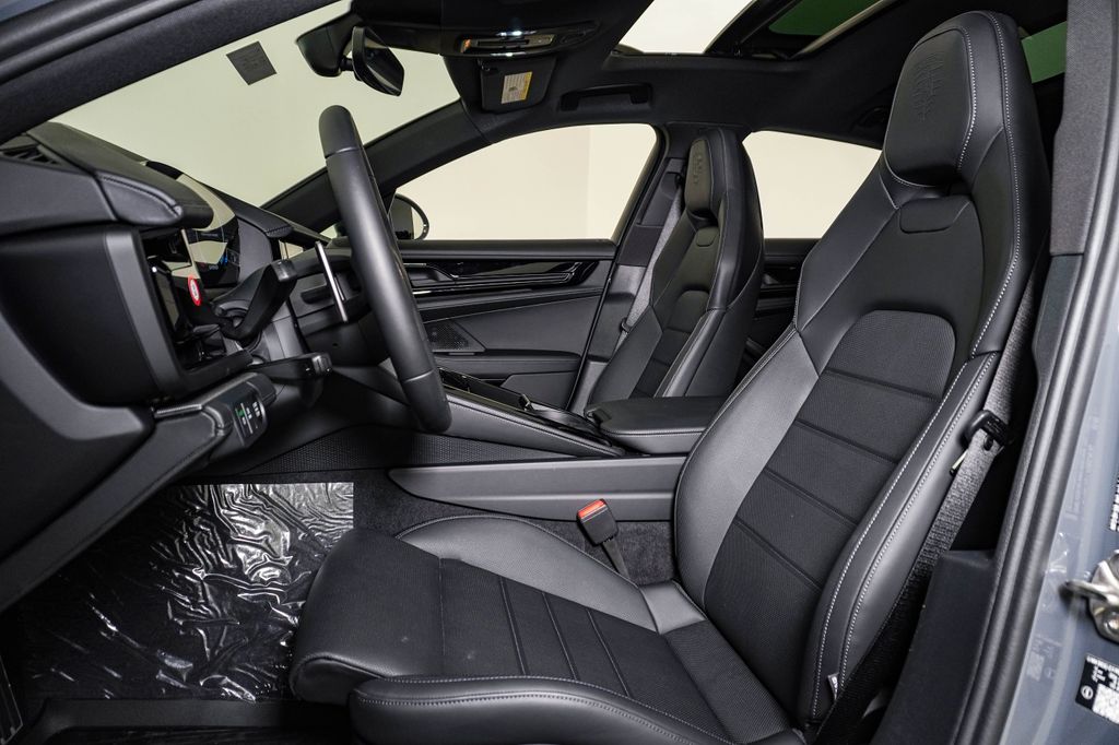 2026 Porsche Panamera 4 E-Hybrid - Photo 5