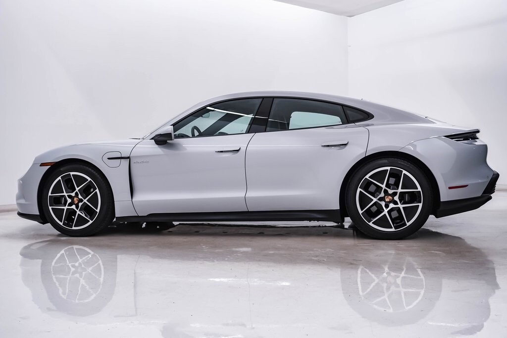 2025 Porsche Taycan photo 2