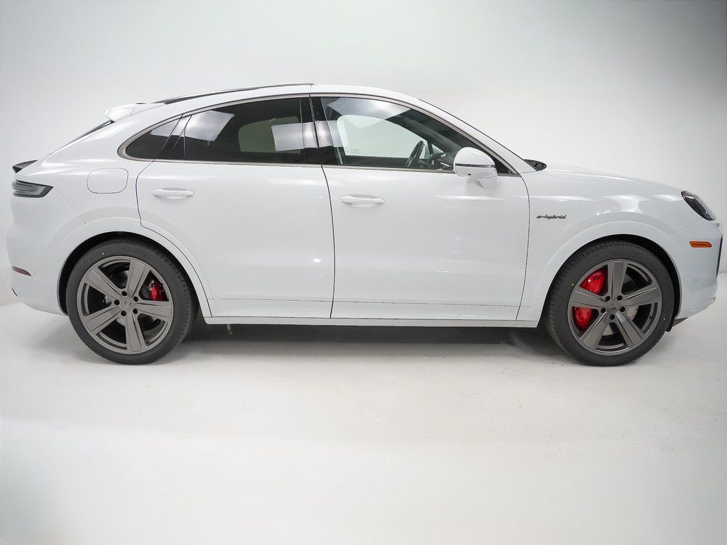2026 Porsche Cayenne Coup Turbo E-Hybrid - Photo 9