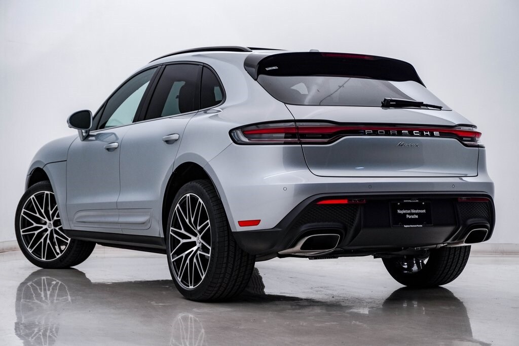 2026 Porsche Macan T photo 3