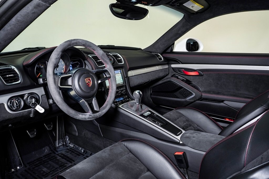 2016 Porsche Cayman GT4 photo 4