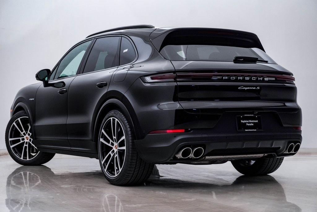 2026 Porsche Cayenne S E-Hybrid photo 3