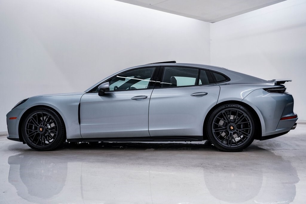 2026 Porsche Panamera GTS photo 2