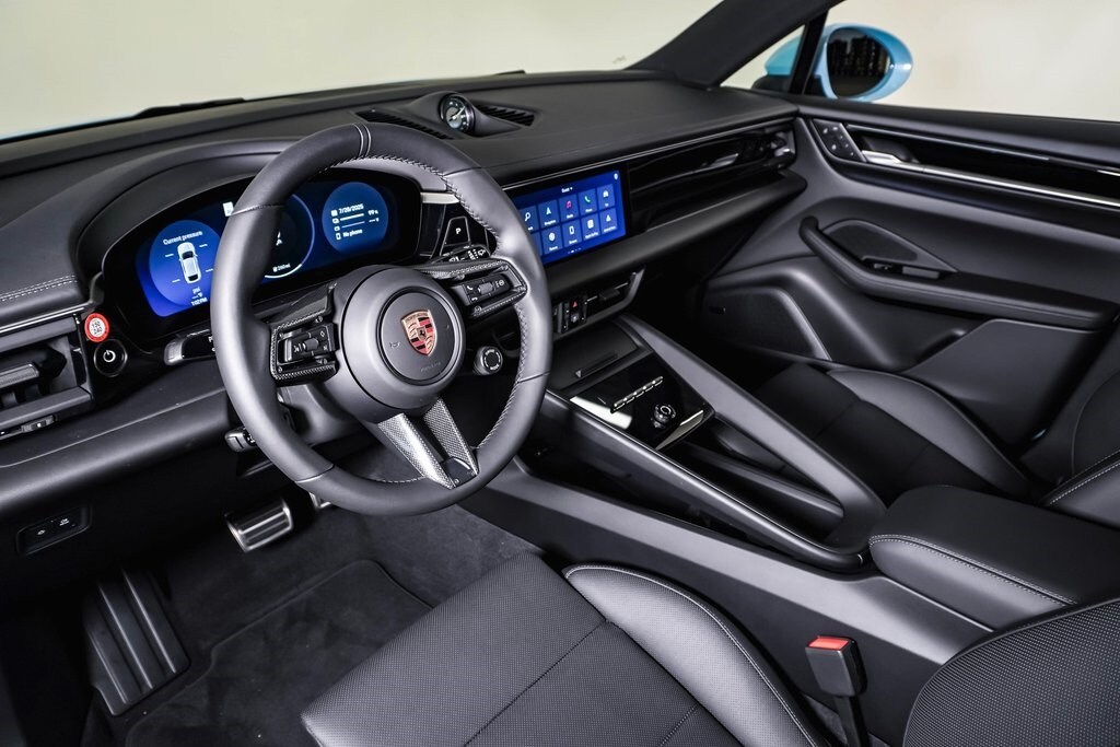 2025 Porsche Macan Electric photo 4