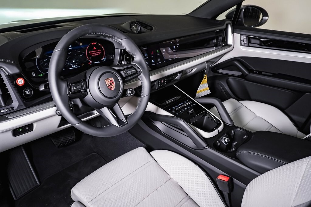 2025 Porsche Cayenne Coupe photo 4