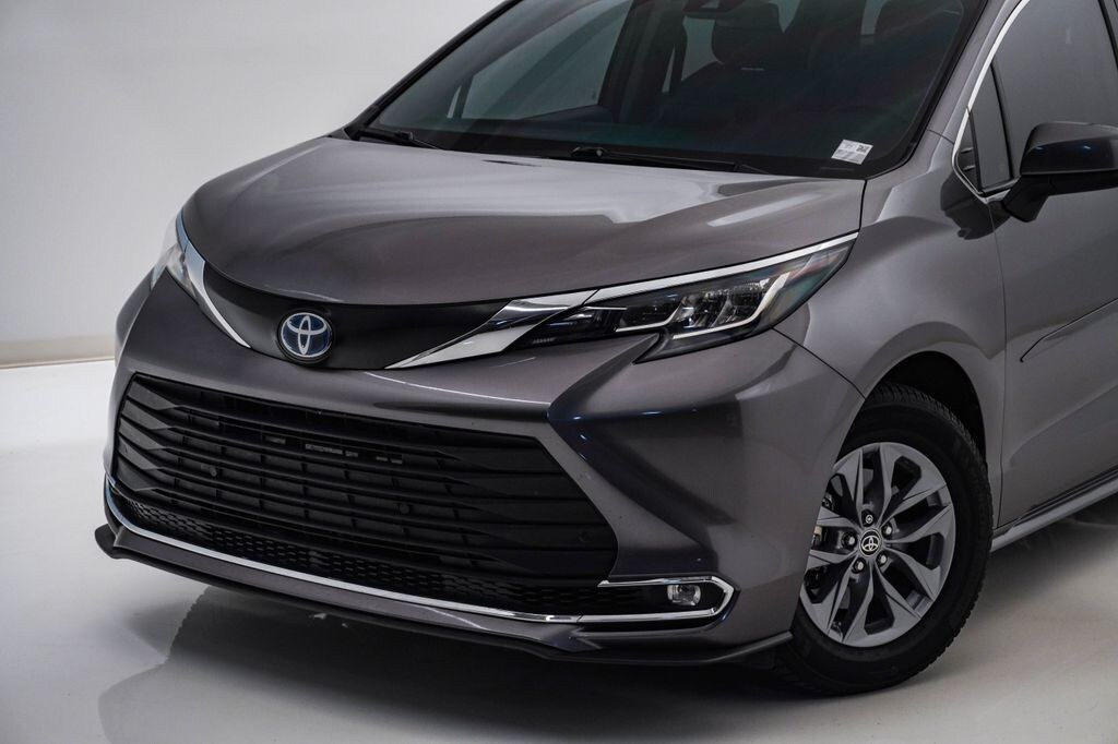Used 2022 Toyota Sienna XLE Minivan/Van