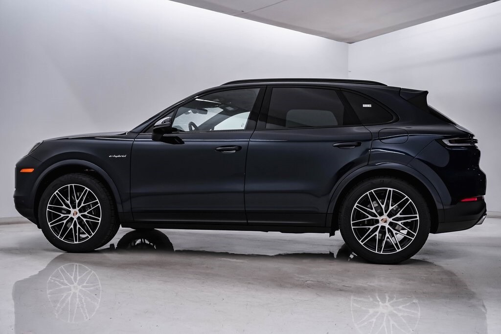 2025 Porsche Cayenne E-Hybrid photo 2