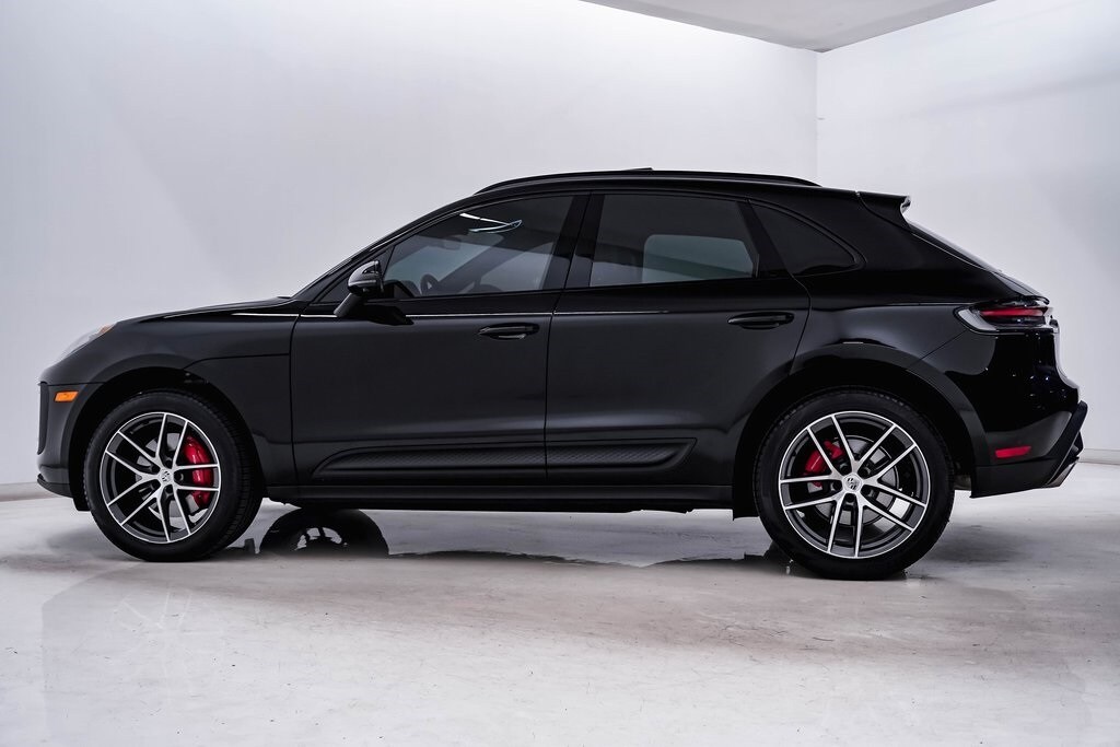 2024 Porsche Macan S photo 2