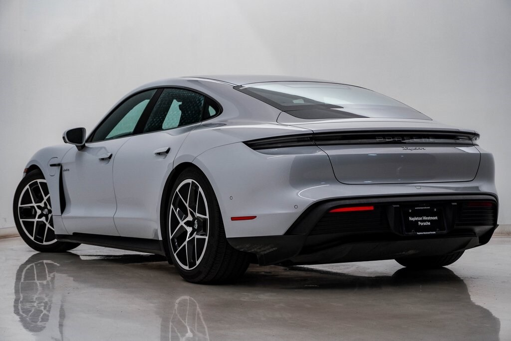 2025 Porsche Taycan photo 3