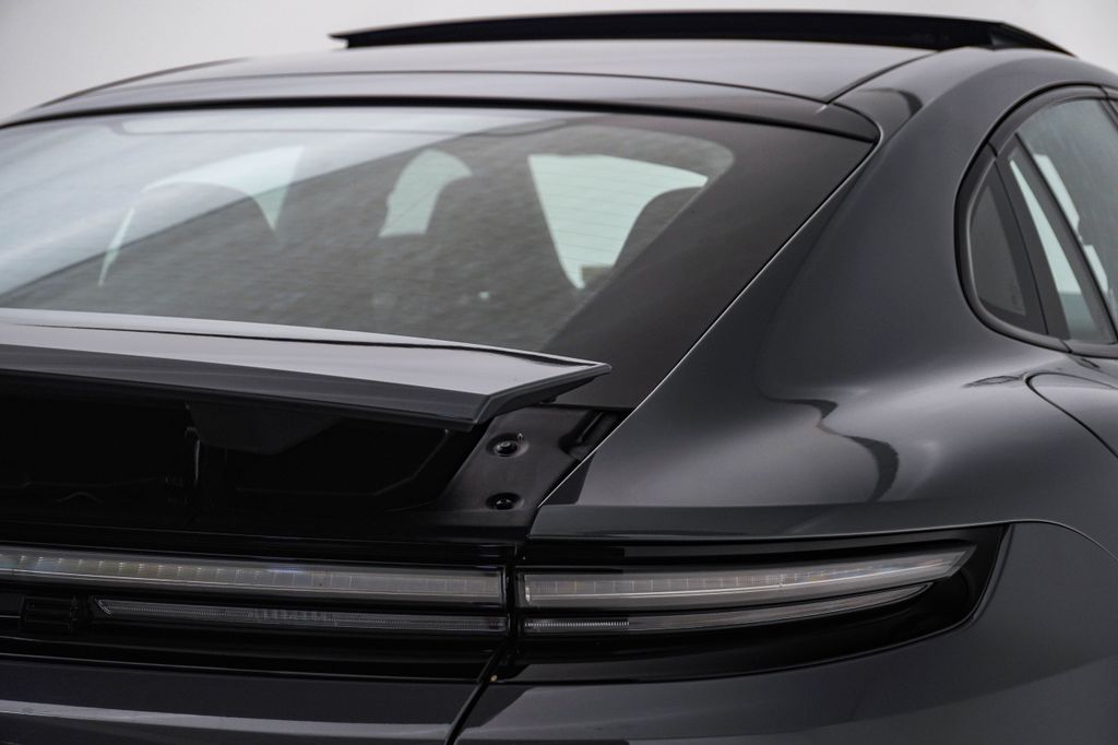 2026 Porsche Panamera 4 E-Hybrid - Photo 12