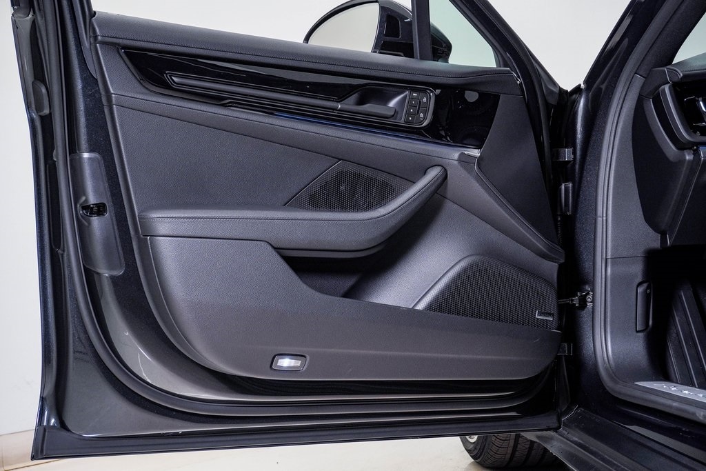 2026 Porsche Panamera 4 E-Hybrid - Photo 26