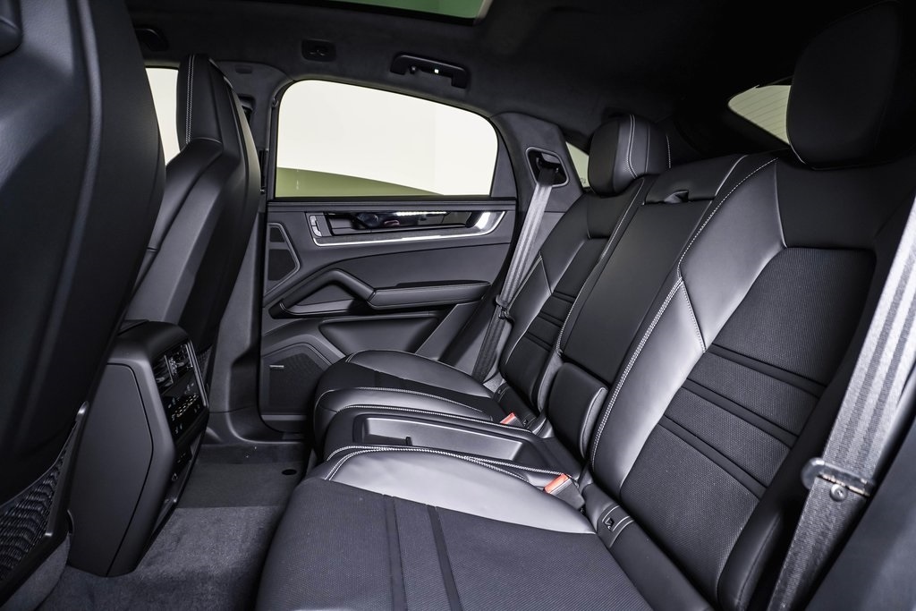 2026 Porsche Cayenne Coup Turbo E-Hybrid - Photo 17