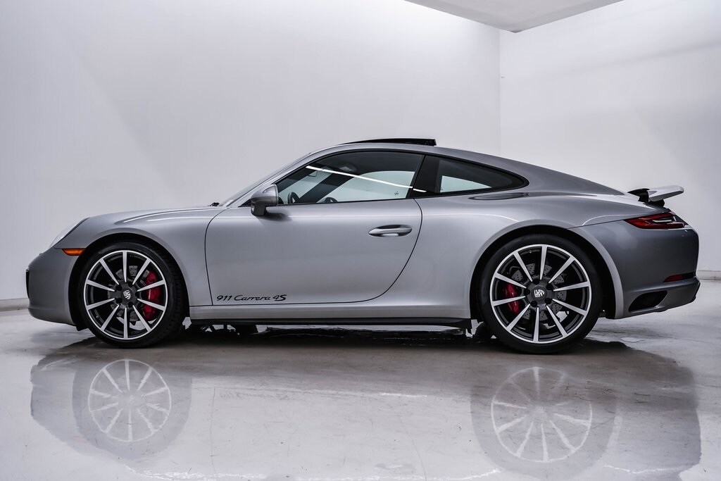 2017 Porsche 911 4S 4 GTS photo 2