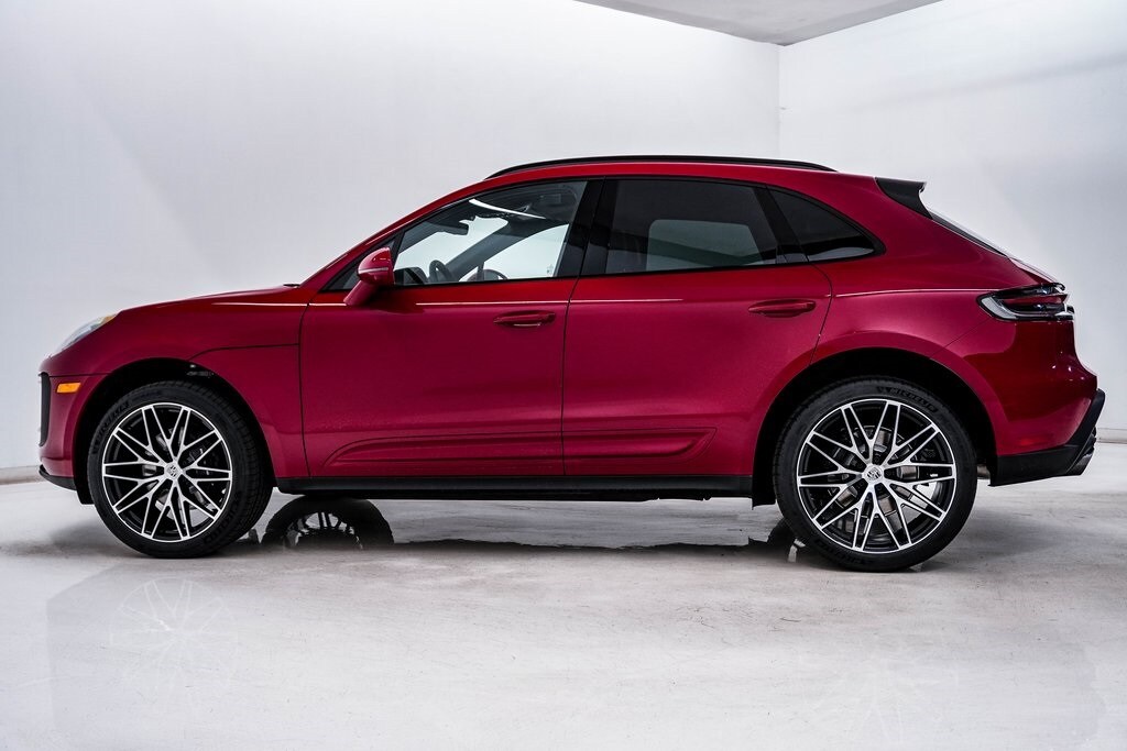 2026 Porsche Macan T photo 2