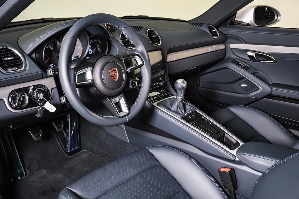 2025 Porsche Cayman S photo 4